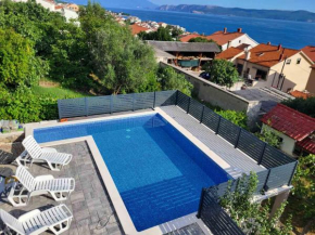 Apartment with pool Dany